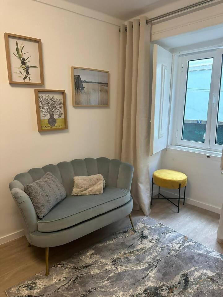 Apartment Stylish Renovated In Chiado Lisbon